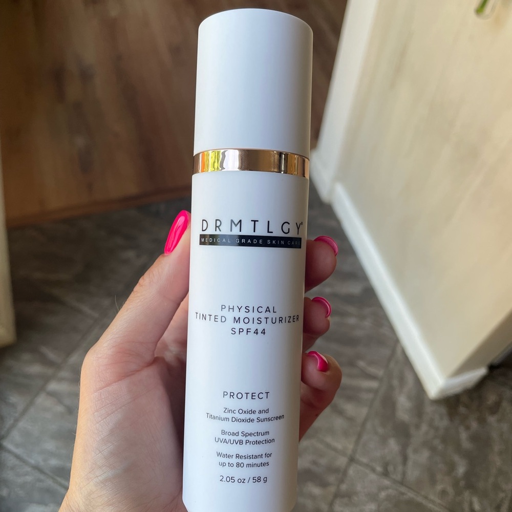 Drmtlgy Physical Tinted Moisturizer SPF 44 - White